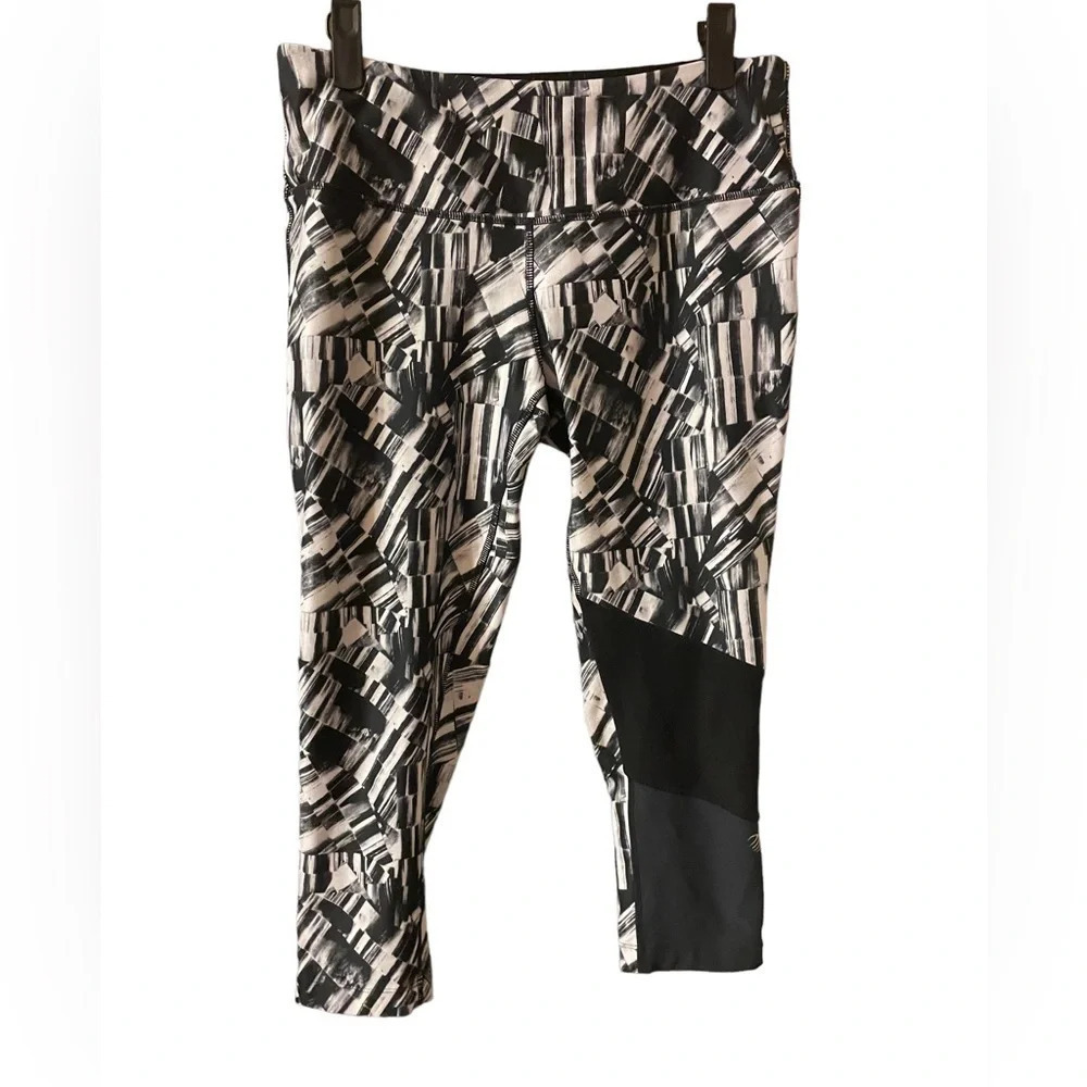 MPG BLACK AND WHITE CROPPED ACTIVE LEGGINGS